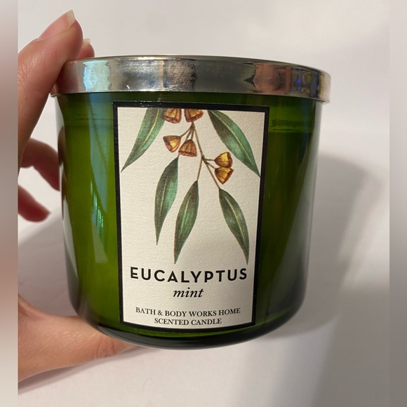 EUCALYPTUS MINT 3 WICK CANDLE by Bath & Body Works - Picture 3 of 4